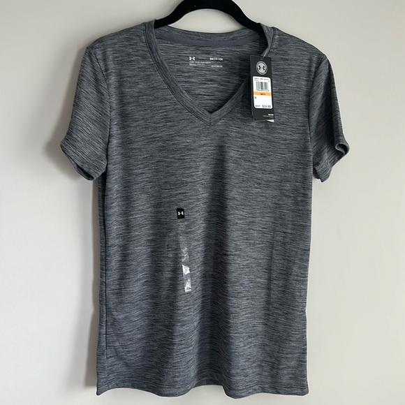 NWT Women's UA Tech™ V-Neck Short Sleeve - Heat gear - Size Small - Loose Fit - Picture 3 of 5